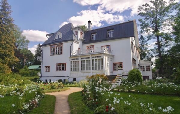 Riverside Drive – Diplomat-Grade Residence